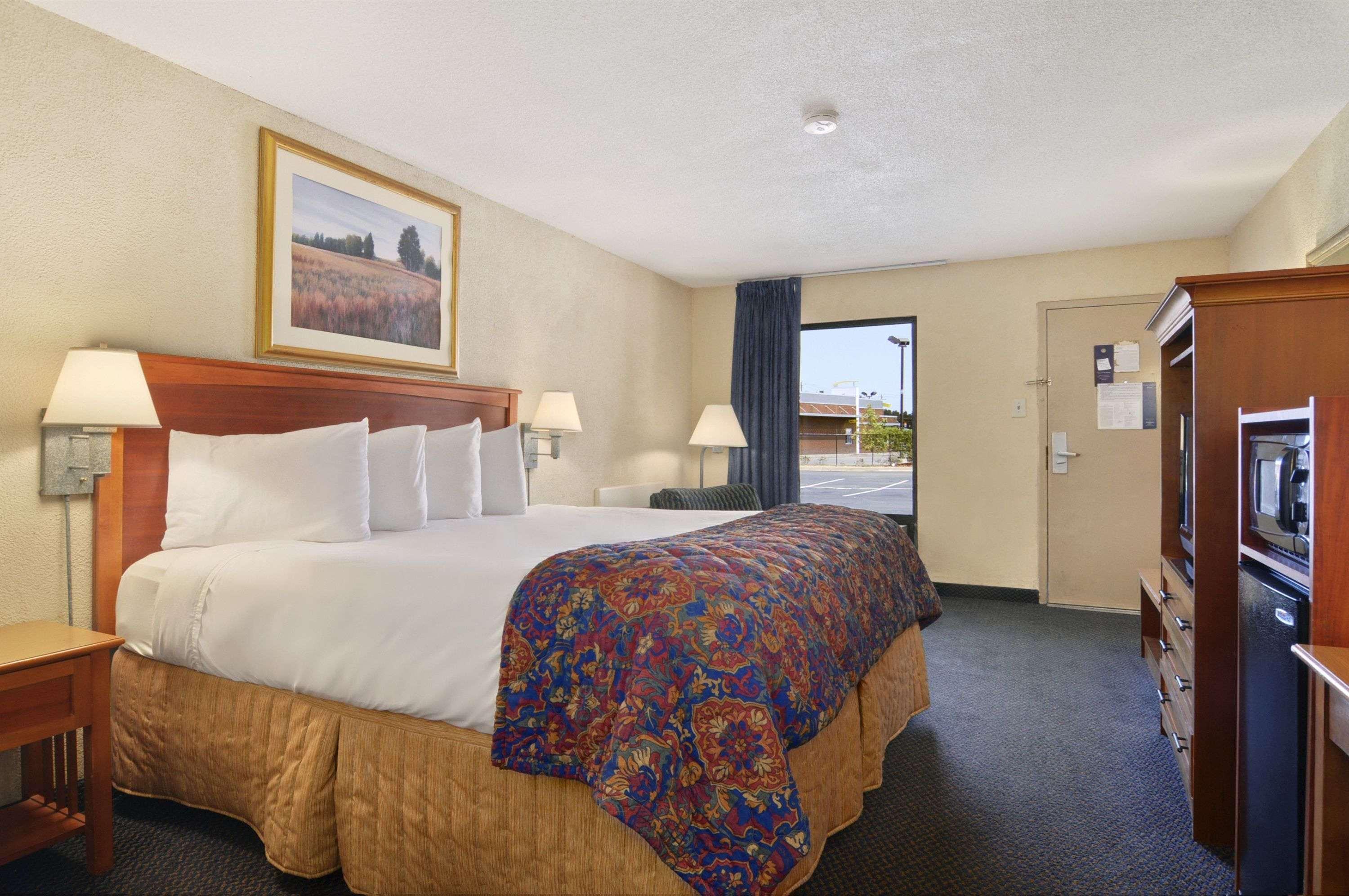 Baymont By Wyndham Macon I-75 Motel Buitenkant foto