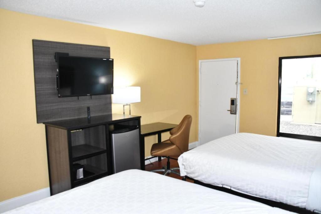 Baymont By Wyndham Macon I-75 Motel Buitenkant foto