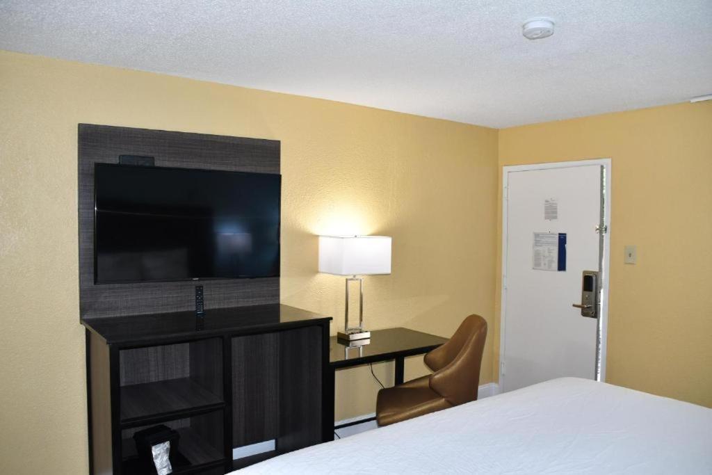 Baymont By Wyndham Macon I-75 Motel Buitenkant foto