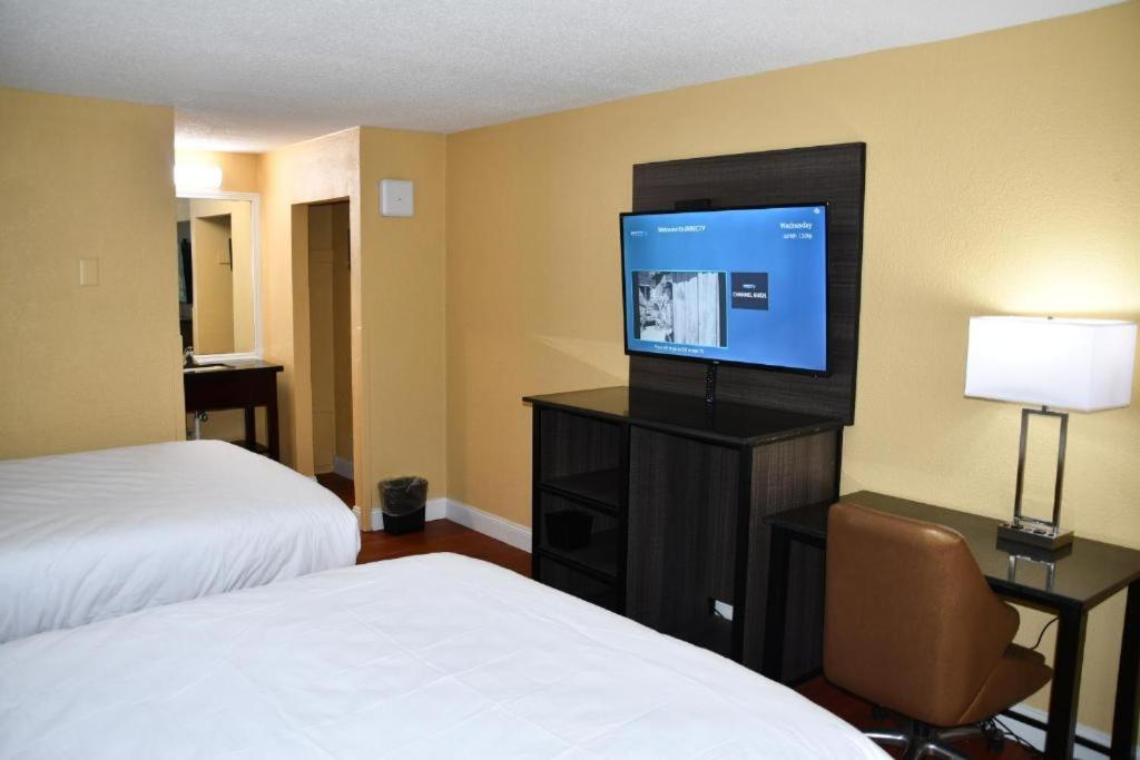 Baymont By Wyndham Macon I-75 Motel Buitenkant foto