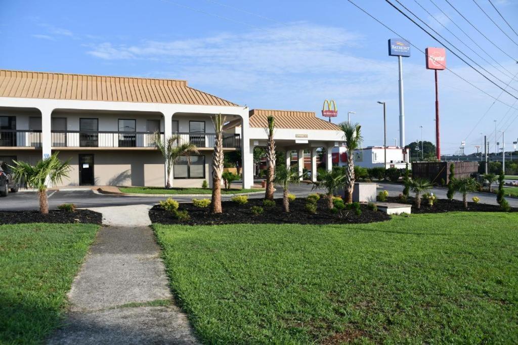 Baymont By Wyndham Macon I-75 Motel Buitenkant foto