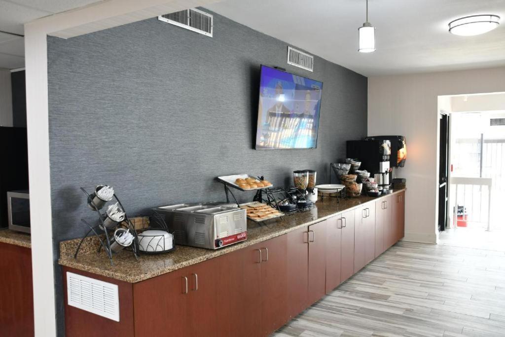 Baymont By Wyndham Macon I-75 Motel Buitenkant foto